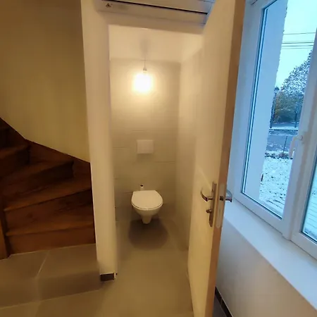 Petite Maison Au Bord De L'Eau